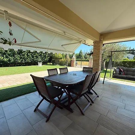 With Pool 10 Minutes From Venice Villa