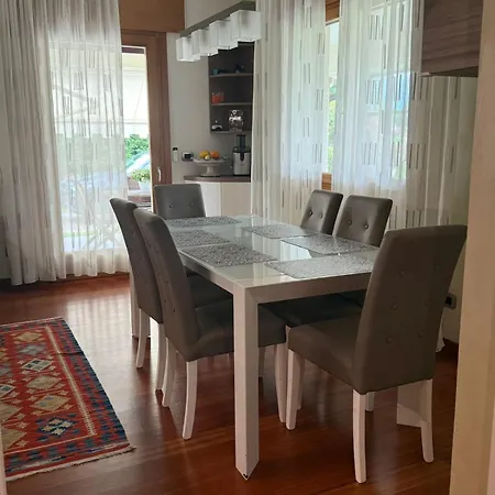 With Pool 10 Minutes From Venice Villa